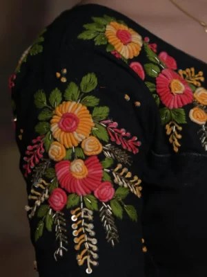 Kanthya-handwork close